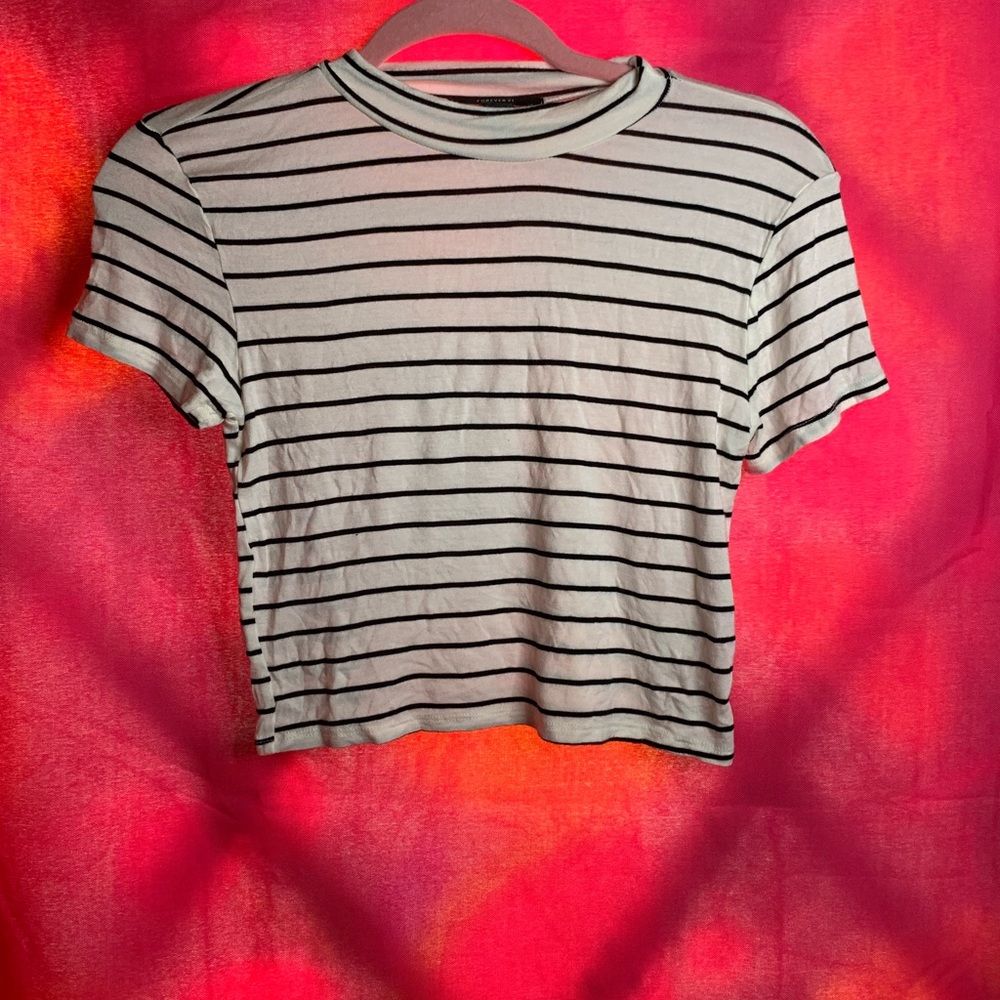 Forever 21 Cropped T Shirt